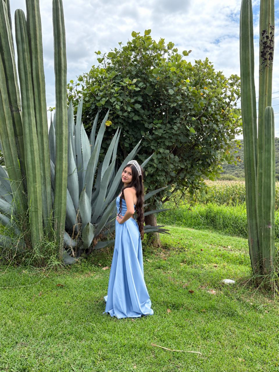 Zoe entre agaves